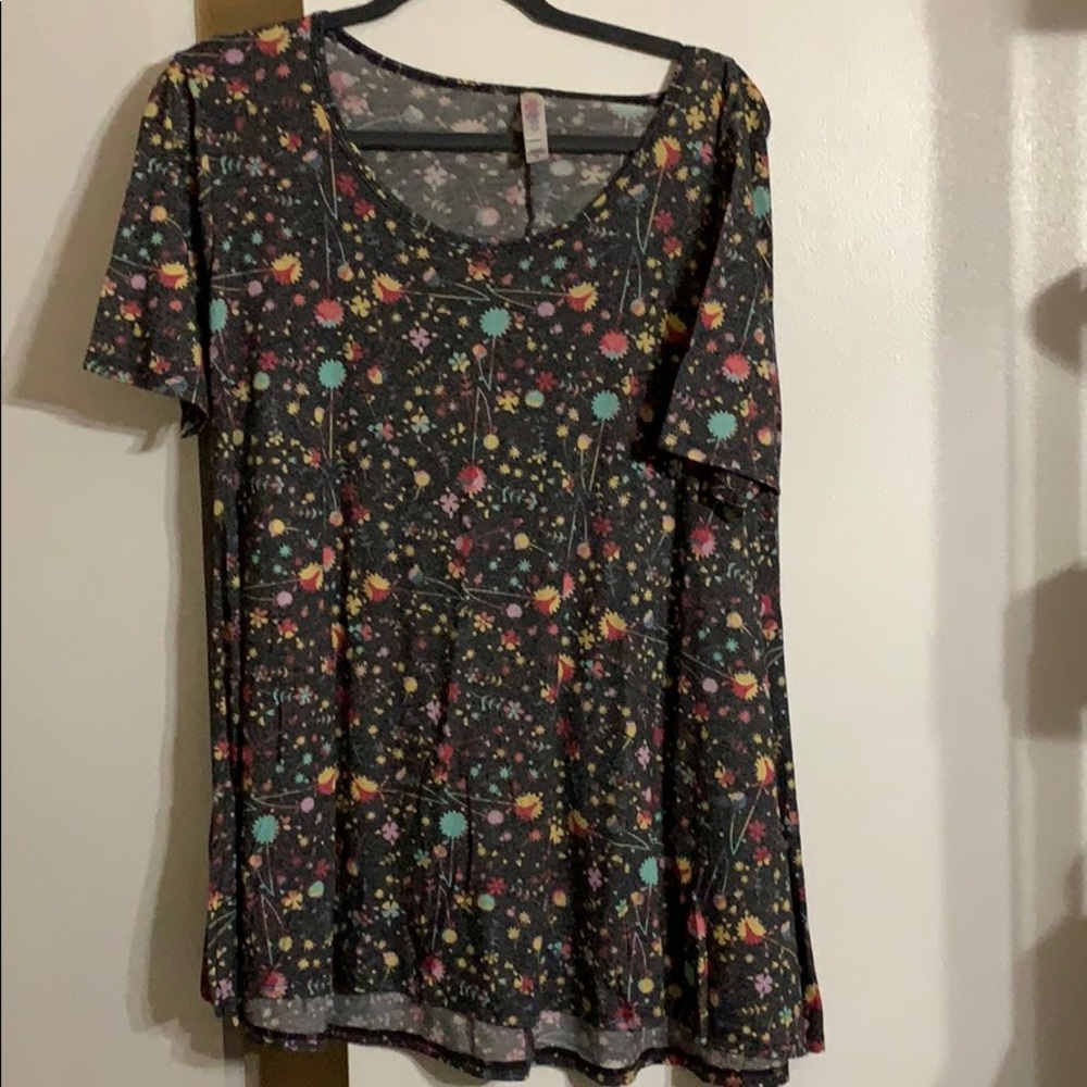 LuLa Roe Perfect Tee